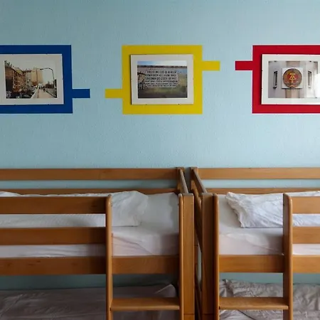 Hostal U *
